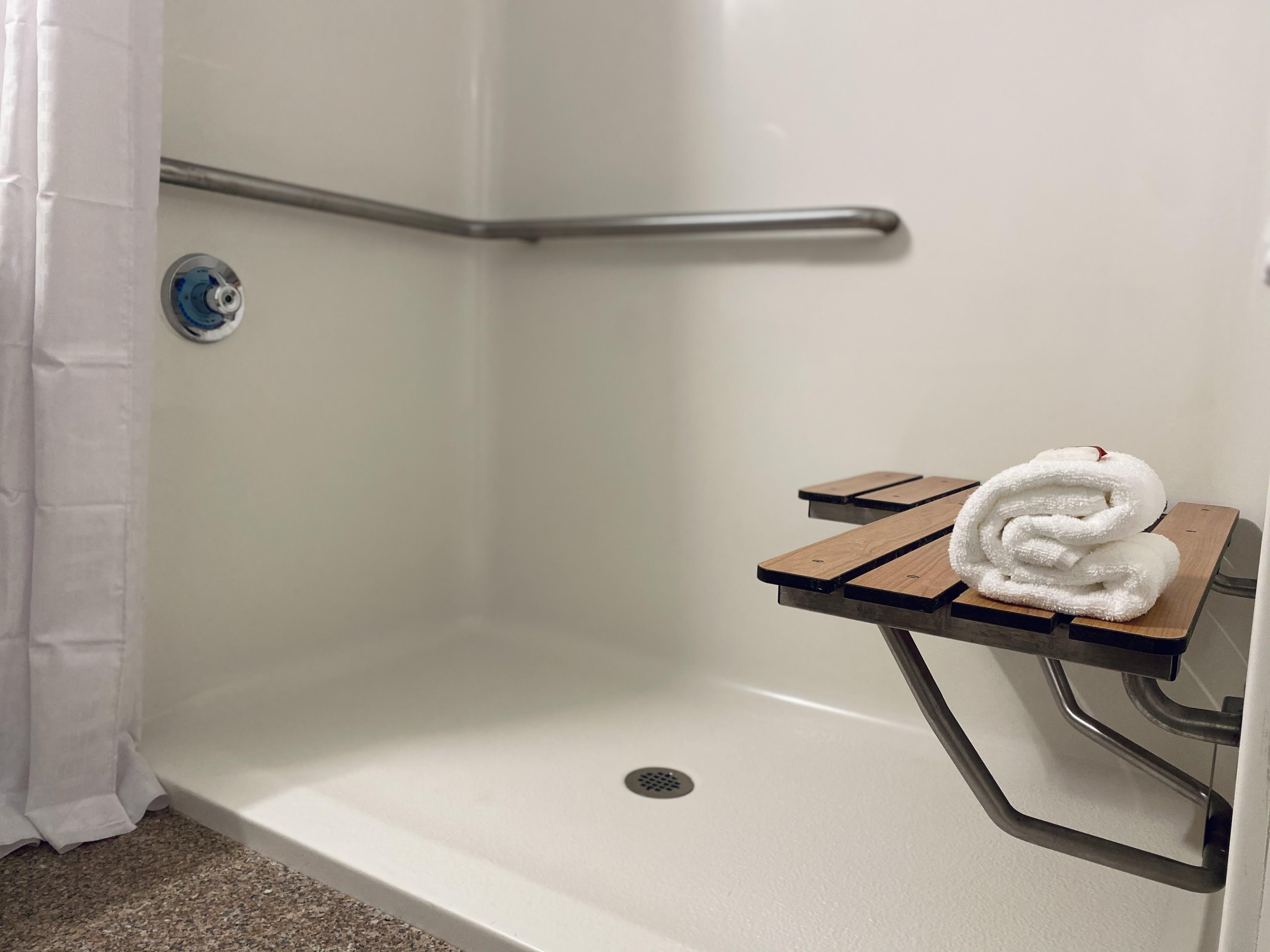 Hotel Ramada By Wyndham Hartford North - Bradley Airport Windsor Locks Esterno foto