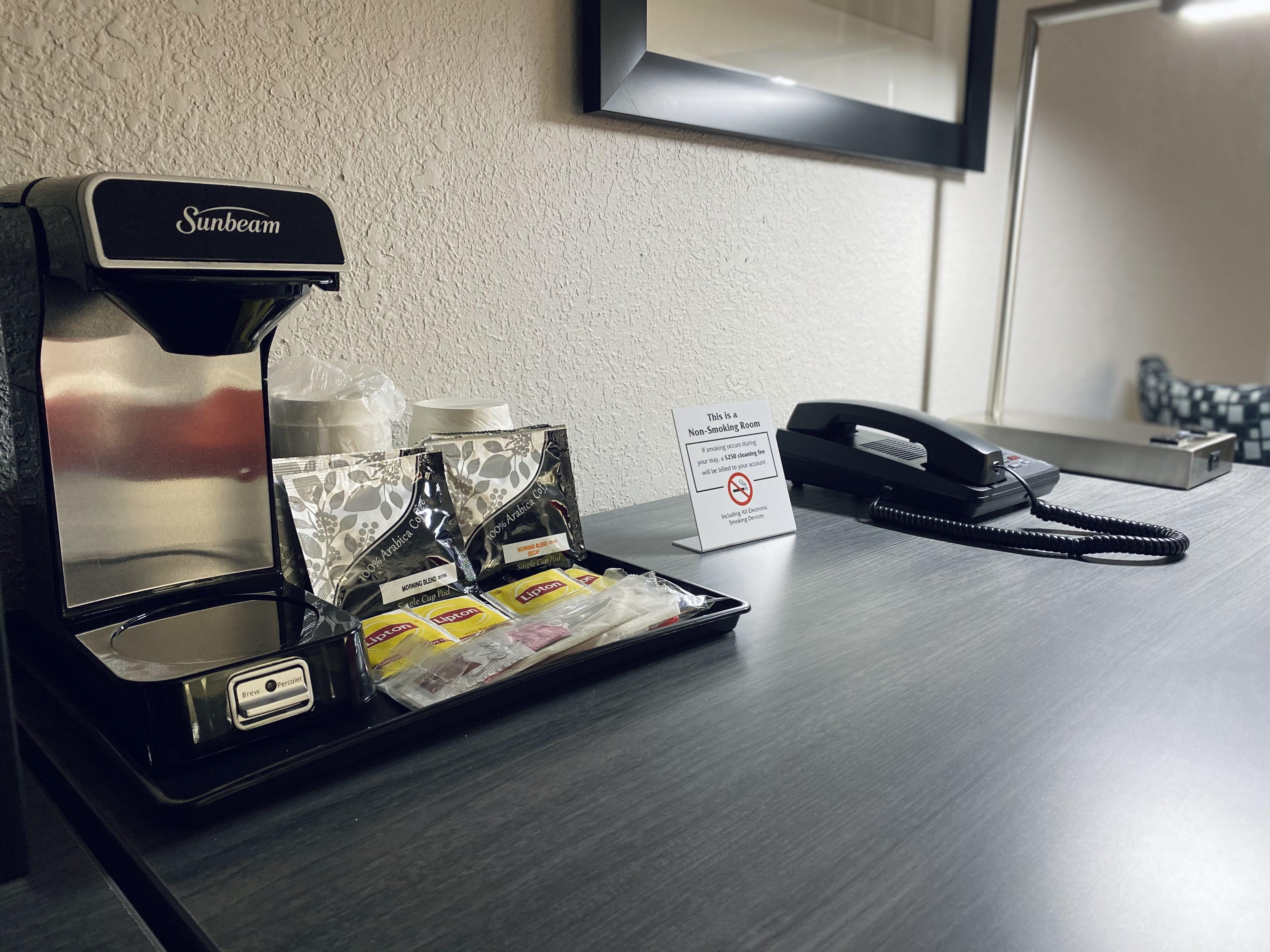 Hotel Ramada By Wyndham Hartford North - Bradley Airport Windsor Locks Esterno foto