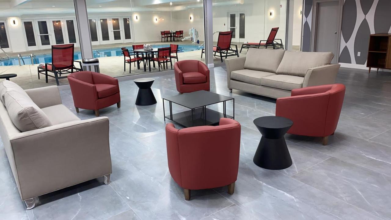 Hotel Ramada By Wyndham Hartford North - Bradley Airport Windsor Locks Esterno foto