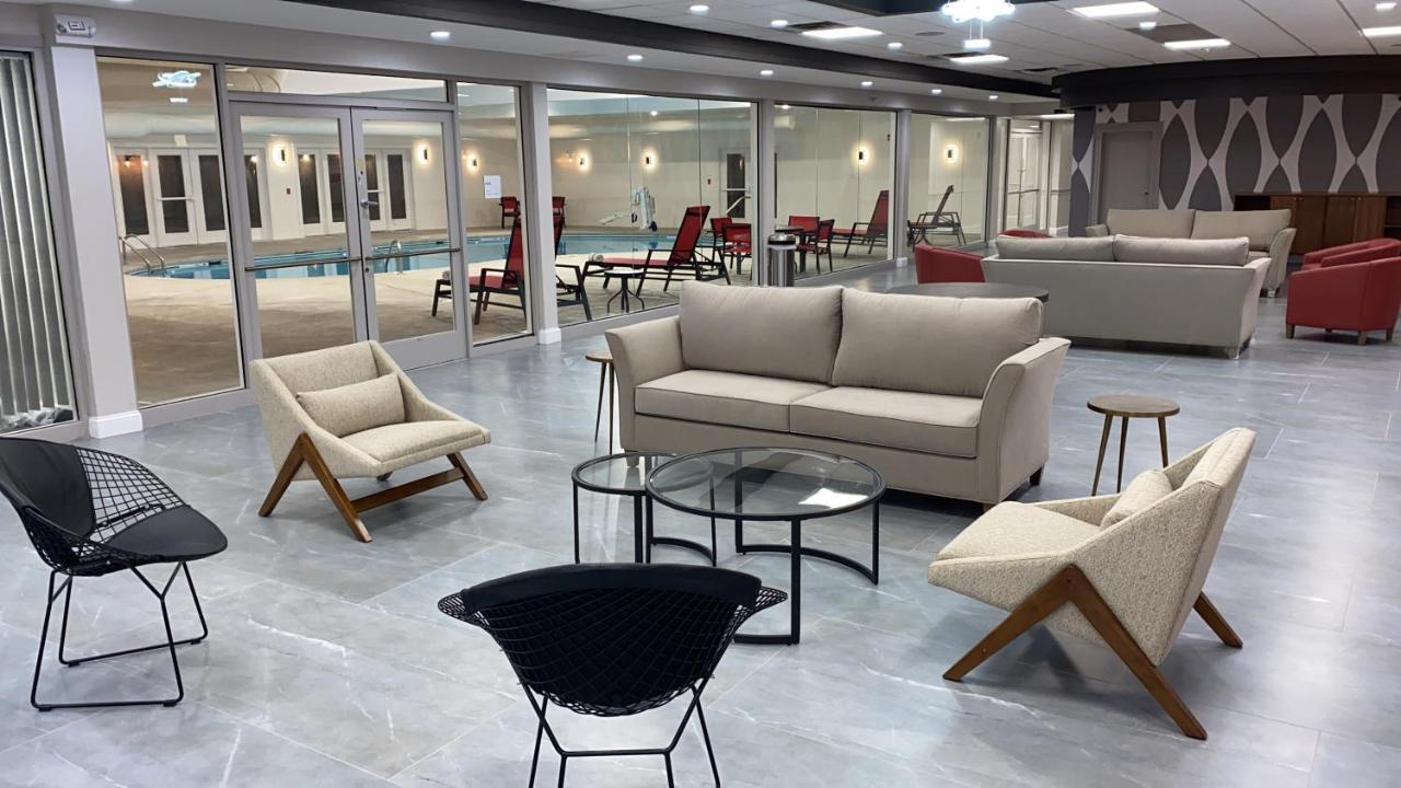 Hotel Ramada By Wyndham Hartford North - Bradley Airport Windsor Locks Esterno foto