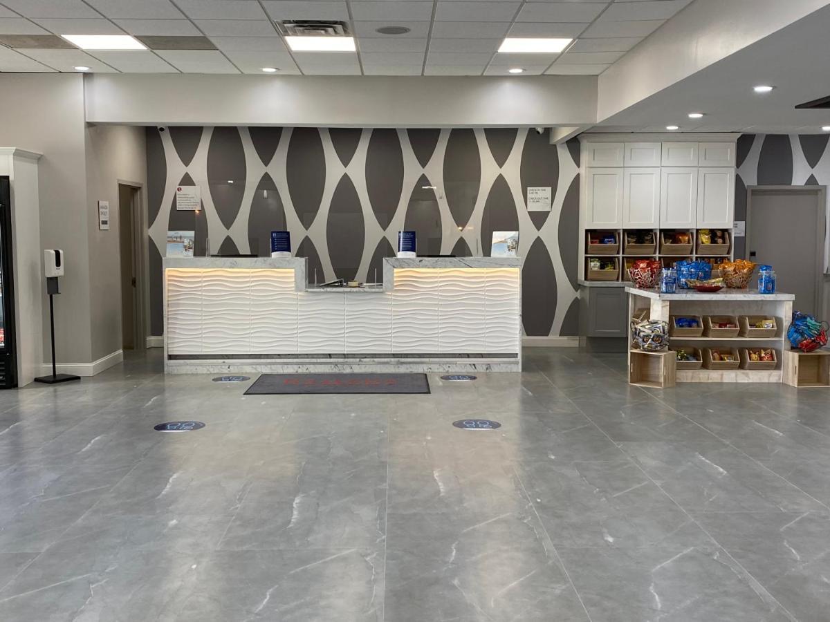 Hotel Ramada By Wyndham Hartford North - Bradley Airport Windsor Locks Esterno foto