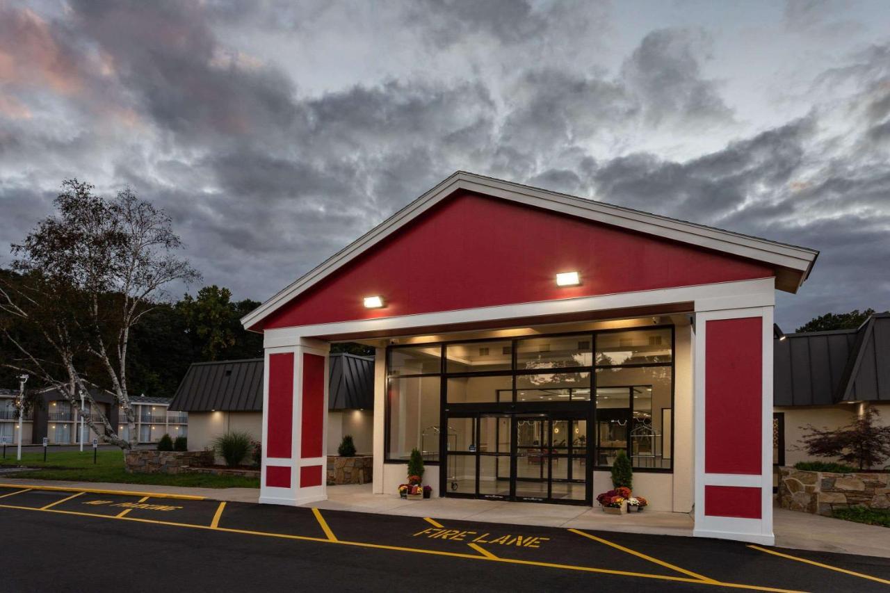 Hotel Ramada By Wyndham Hartford North - Bradley Airport Windsor Locks Esterno foto