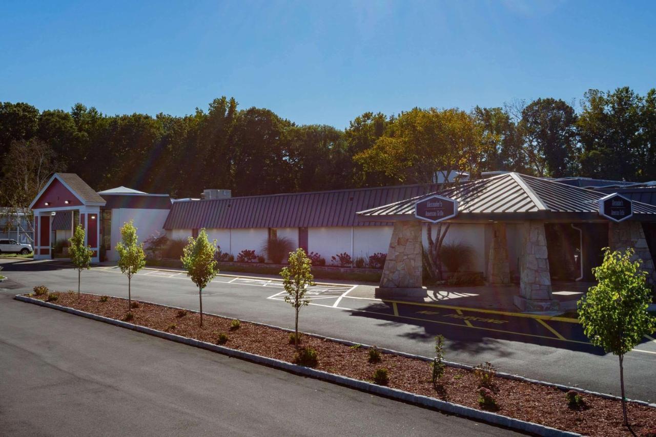 Hotel Ramada By Wyndham Hartford North - Bradley Airport Windsor Locks Esterno foto