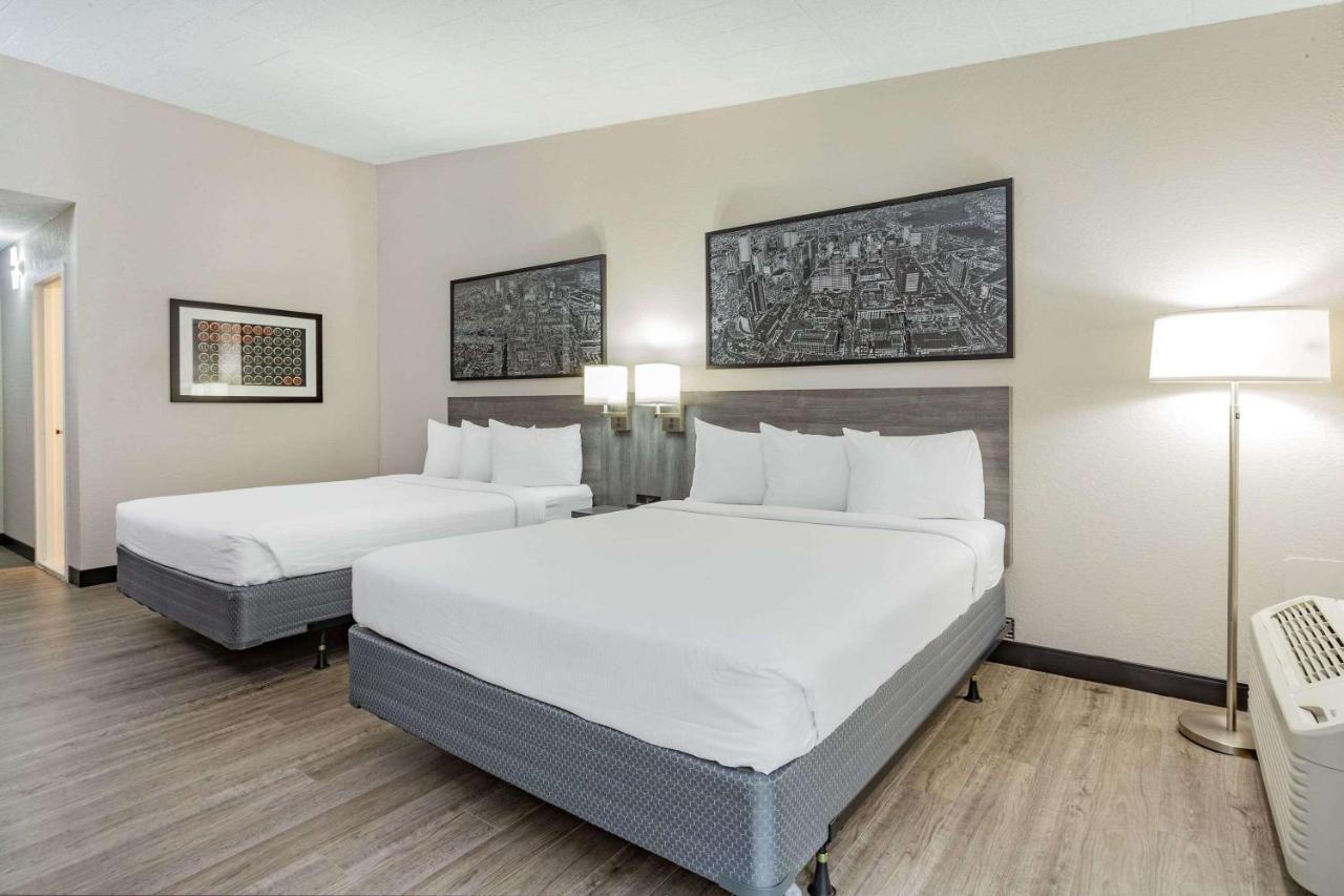 Hotel Ramada By Wyndham Hartford North - Bradley Airport Windsor Locks Esterno foto