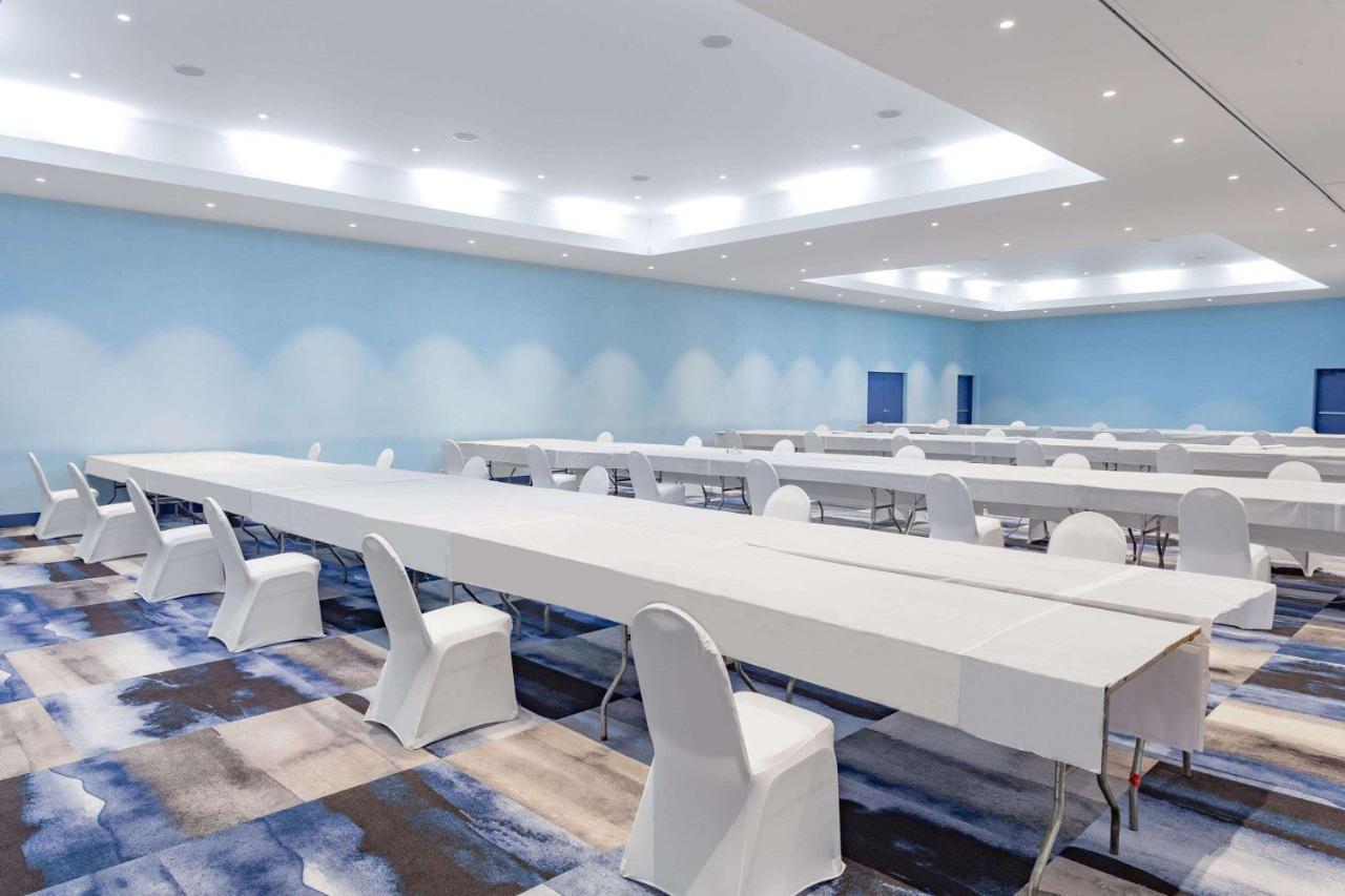 Hotel Ramada By Wyndham Hartford North - Bradley Airport Windsor Locks Esterno foto