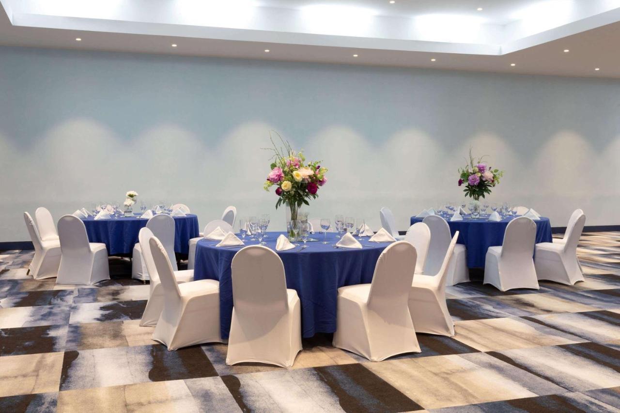 Hotel Ramada By Wyndham Hartford North - Bradley Airport Windsor Locks Esterno foto