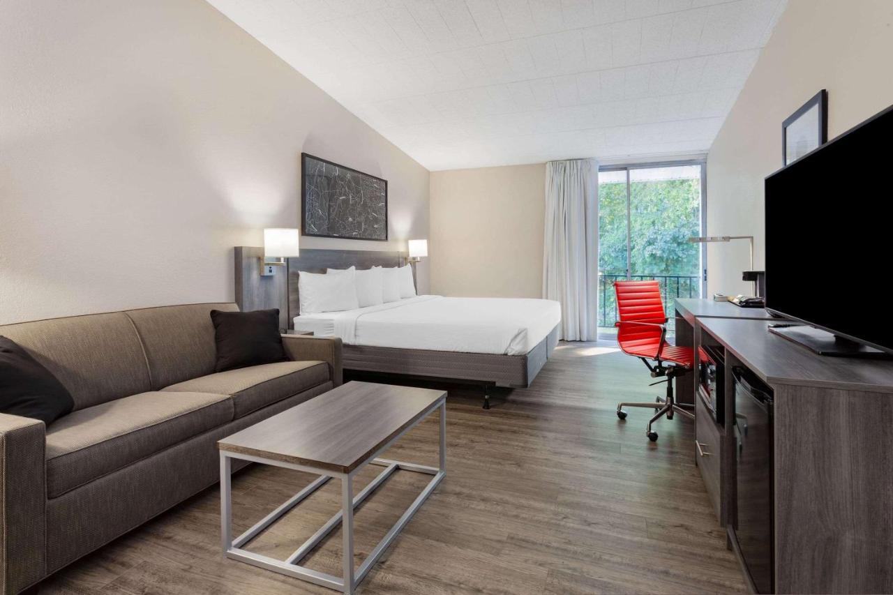 Hotel Ramada By Wyndham Hartford North - Bradley Airport Windsor Locks Esterno foto