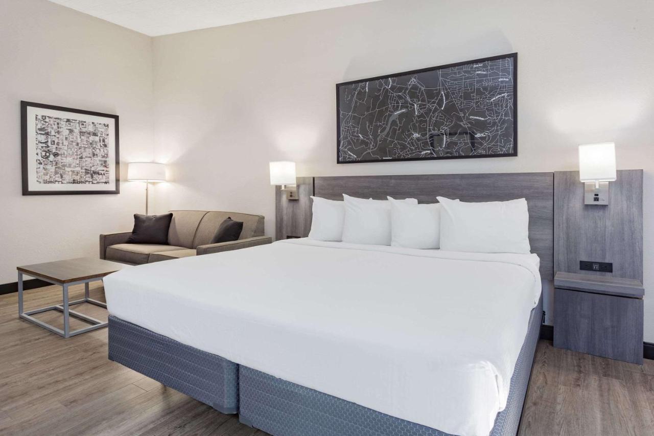 Hotel Ramada By Wyndham Hartford North - Bradley Airport Windsor Locks Esterno foto
